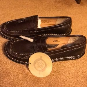 NWT Born leather loafers
